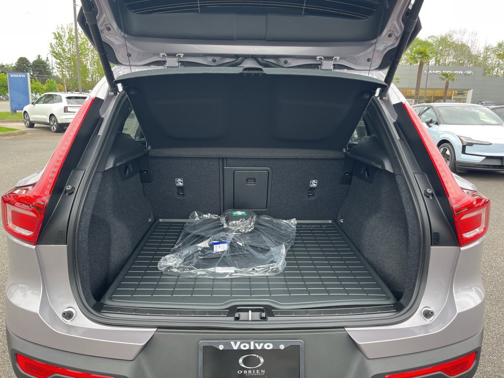 New 2026 Volvo XC40 B5 Core w/ Protection Package Premier AWD/4WD image 16