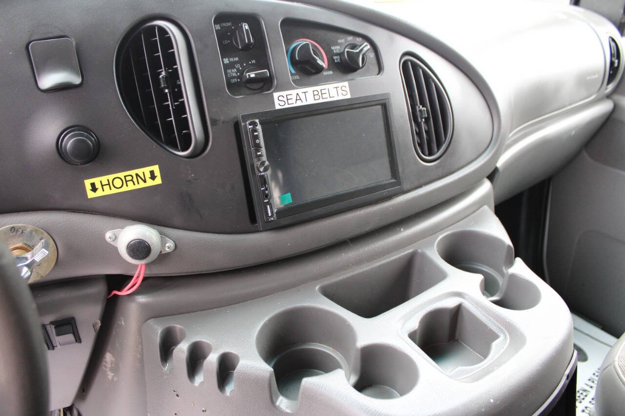 Used 2003 Ford E-350 and Econoline 350 XL RWD image 17
