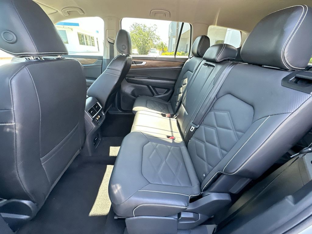 Used 2025 Volkswagen Atlas SE FWD image 23