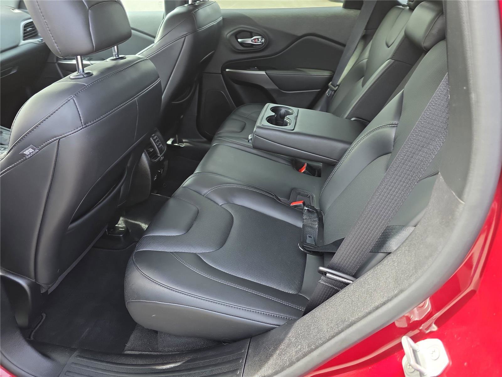 Used 2021 Jeep Cherokee Latitude Lux w/ Comfort/Convenience Group image 16