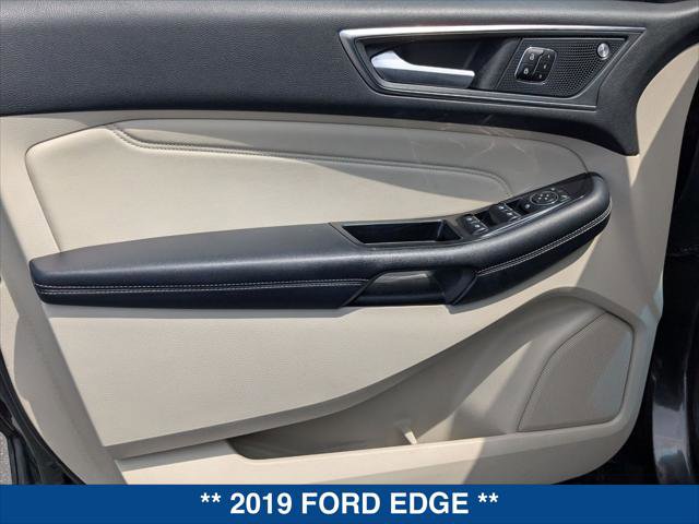 Used 2019 Ford Edge Titanium image 10