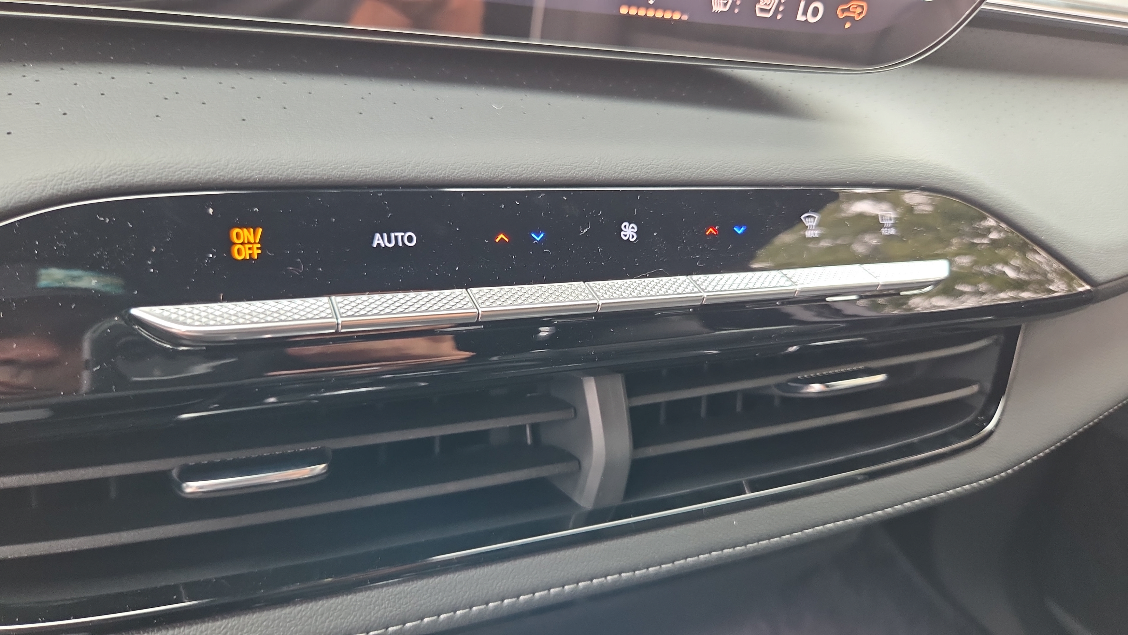 New 2027 Buick Enclave Avenir FWD image 21