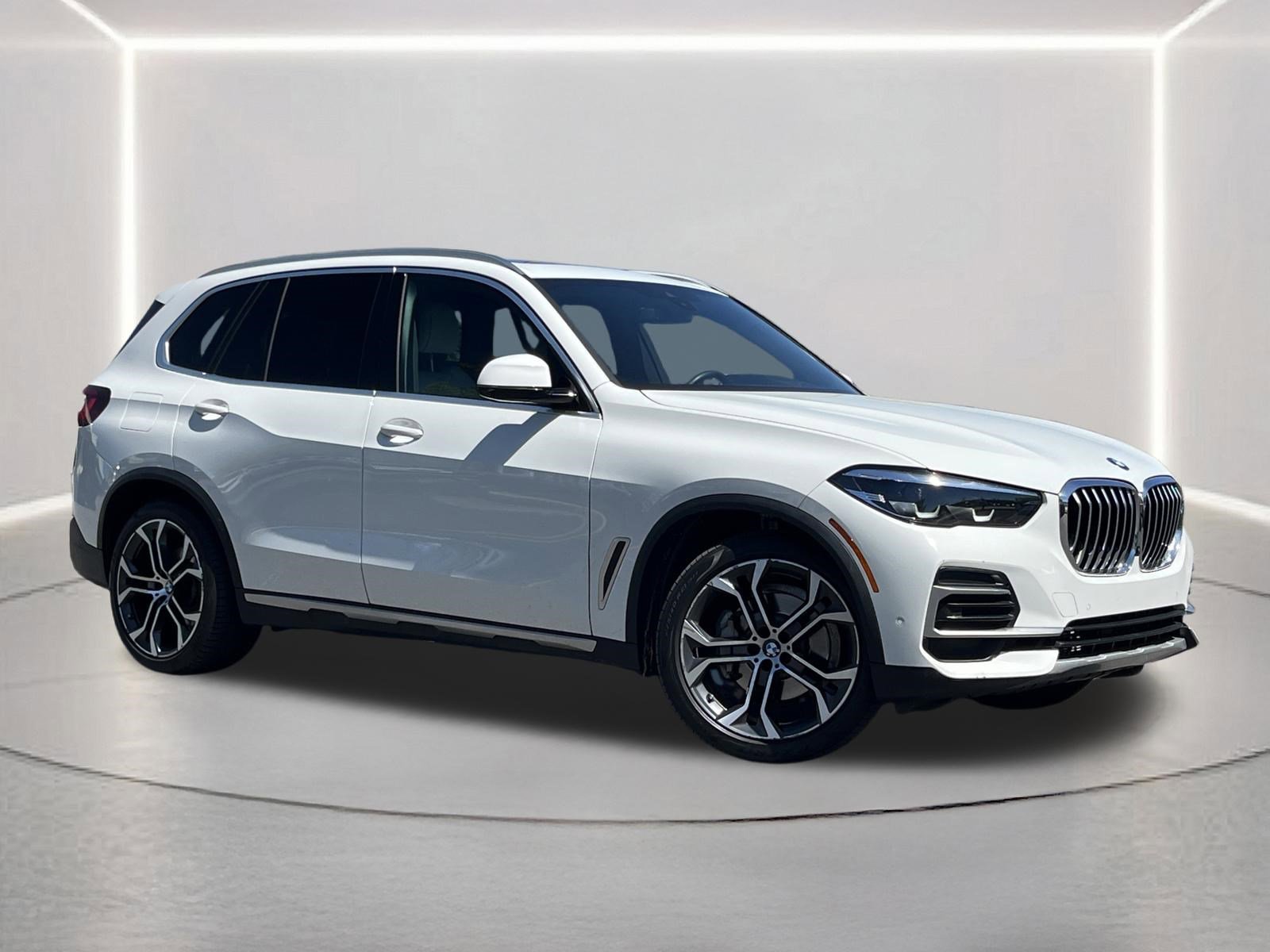 Used 2023 BMW X5 xDrive40i w/ Premium Package AWD/4WD image 2