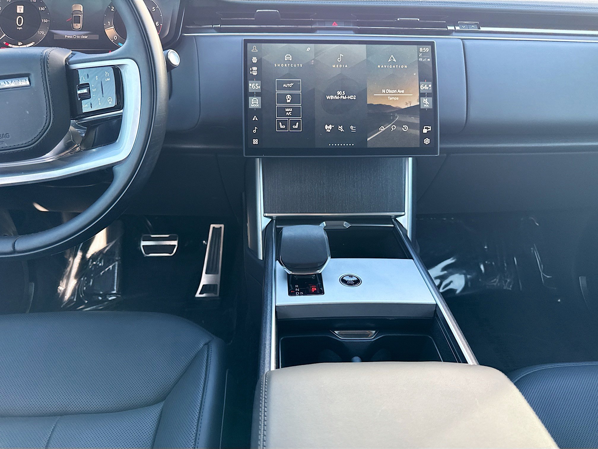 Used 2025 Land Rover Range Rover SE AWD/4WD image 19