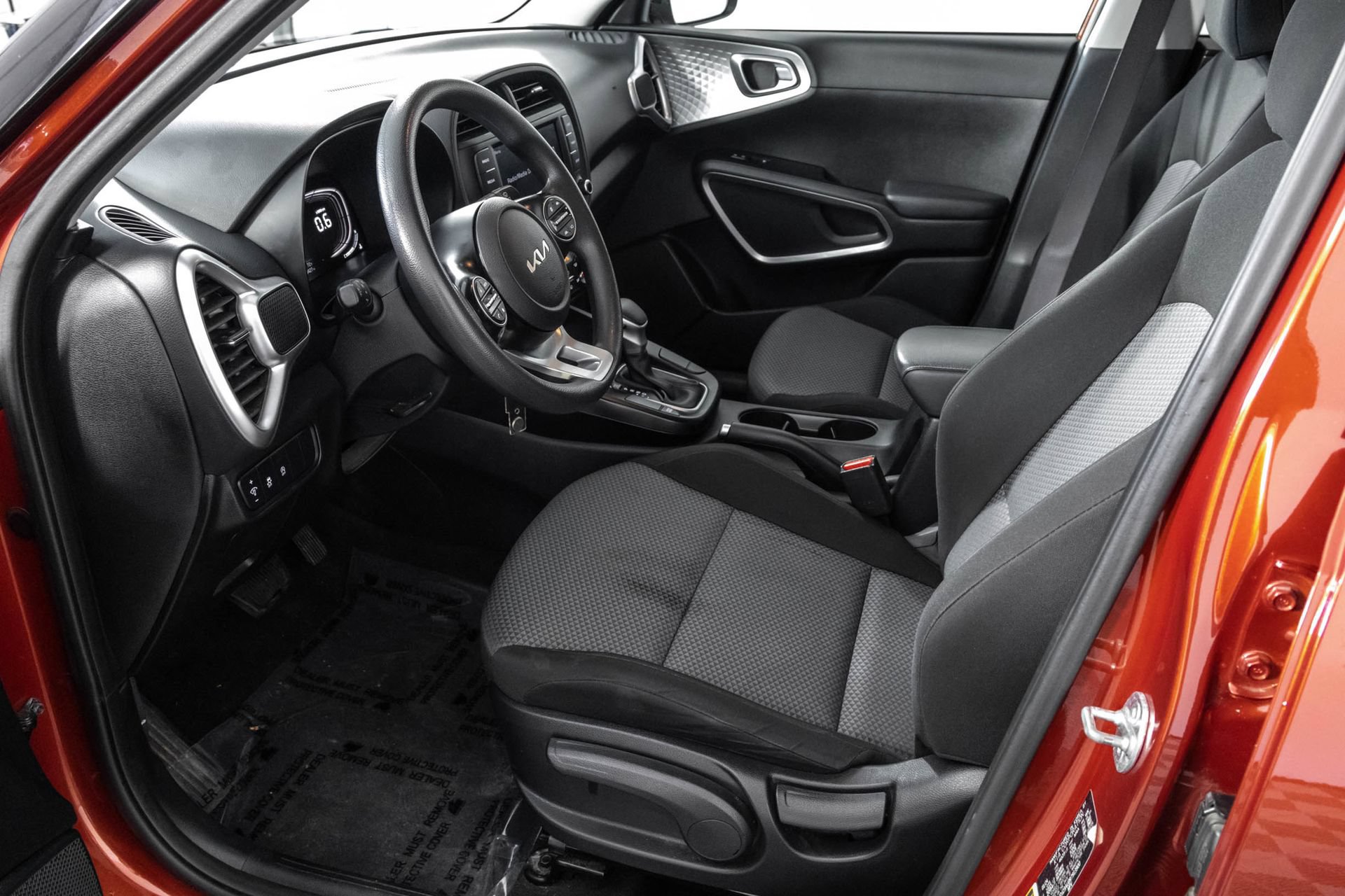 Used 2024 Kia Soul LX FWD image 6