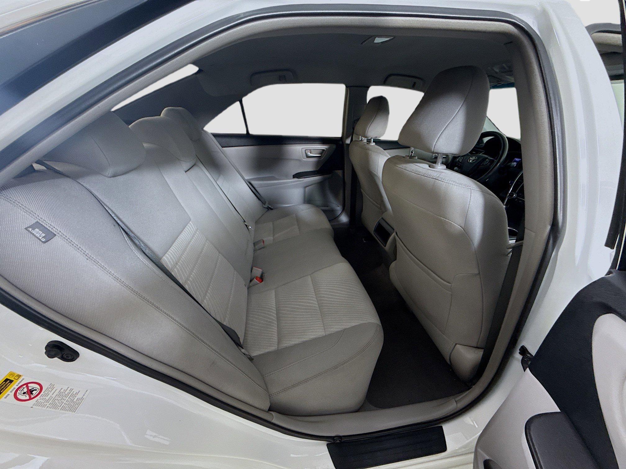 Used 2016 Toyota Camry LE image 27