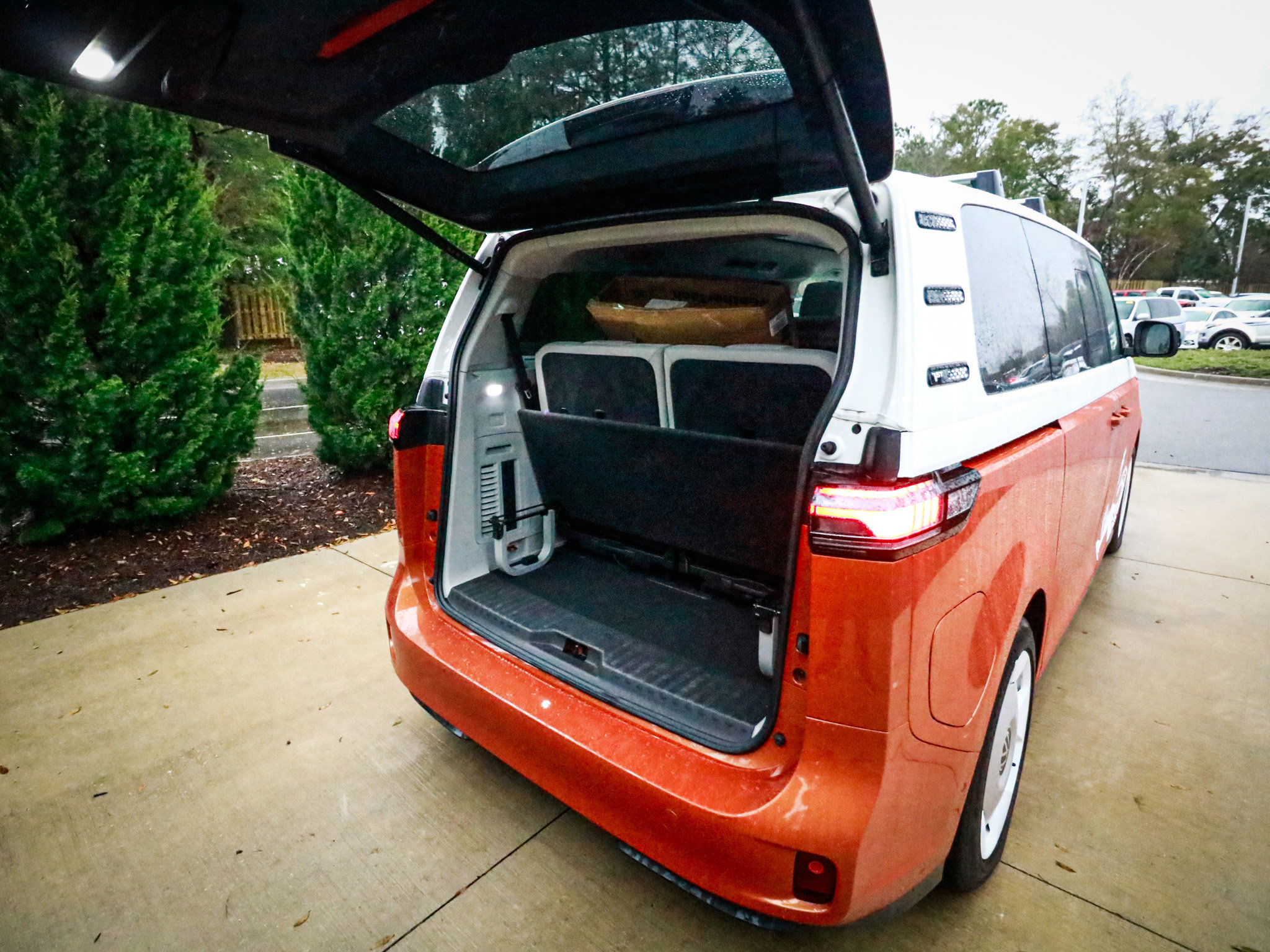 Used 2025 Volkswagen ID. Buzz 1st Edition image 32