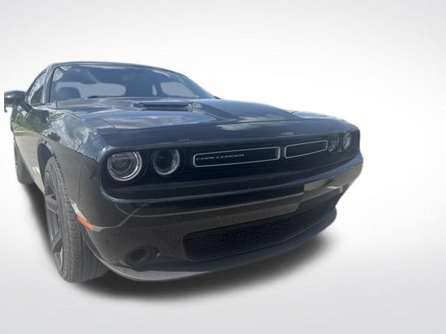 Used 2020 Dodge Challenger SXT RWD video 3