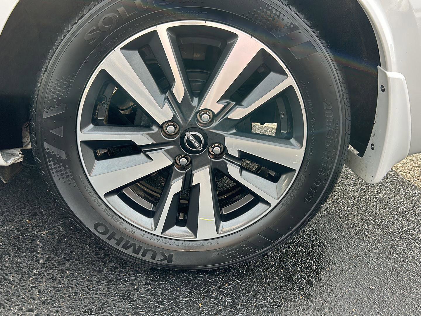 Used 2024 Nissan Versa S w/ S Plus Package image 15