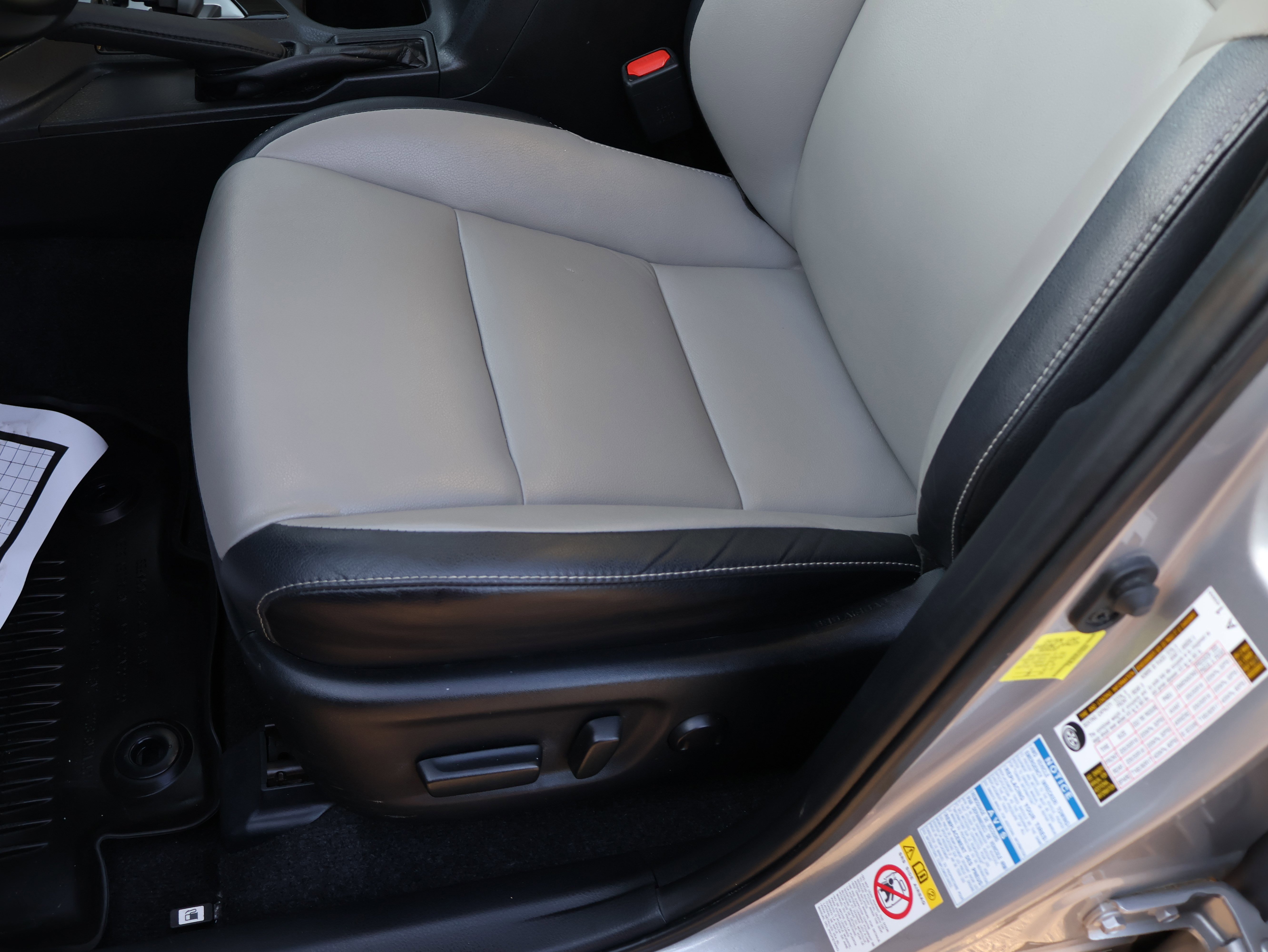 Used 2018 Toyota RAV4 Limited image 39