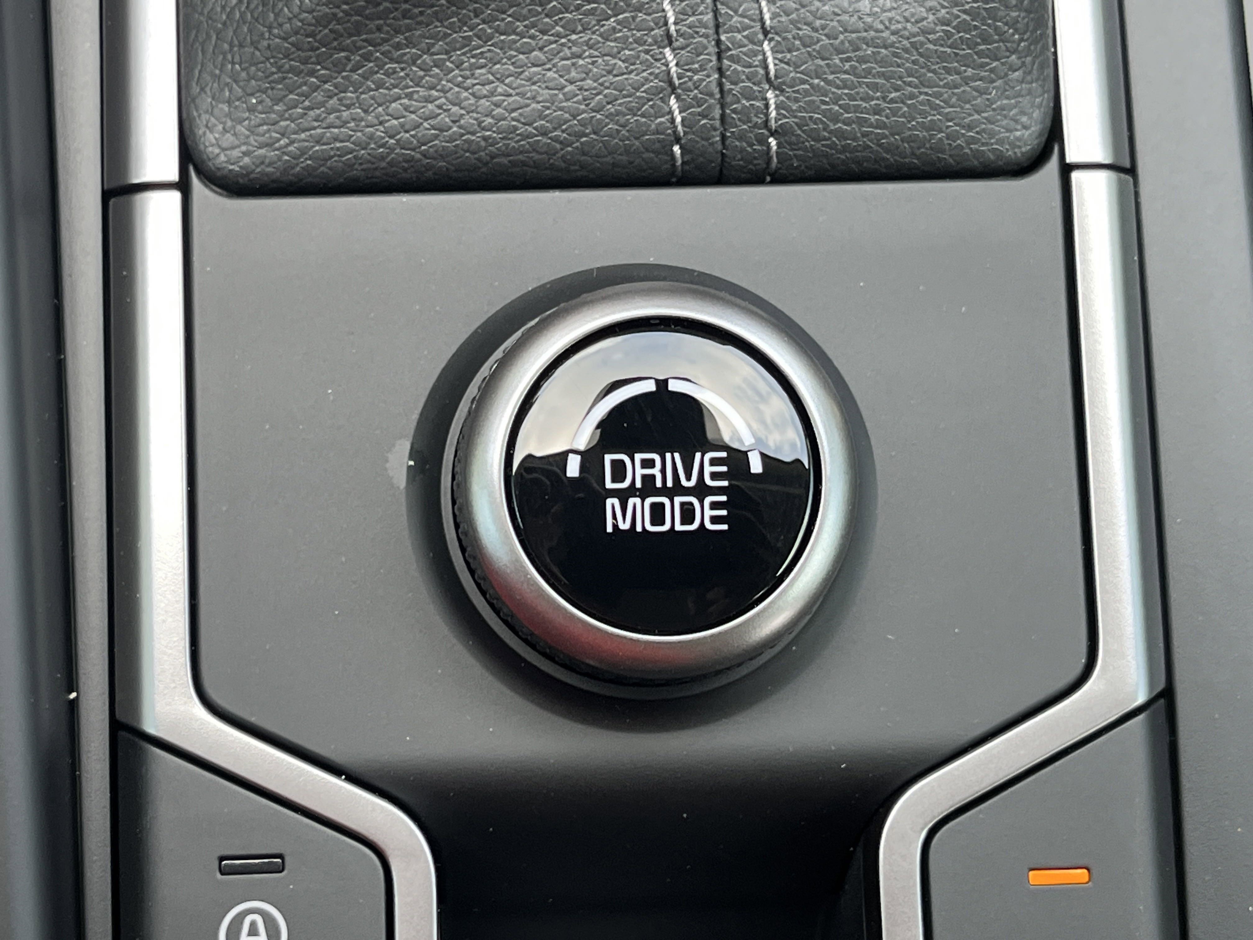 New 2025 Kia Sorento S w/ Panoramic Sunroof Package image 12