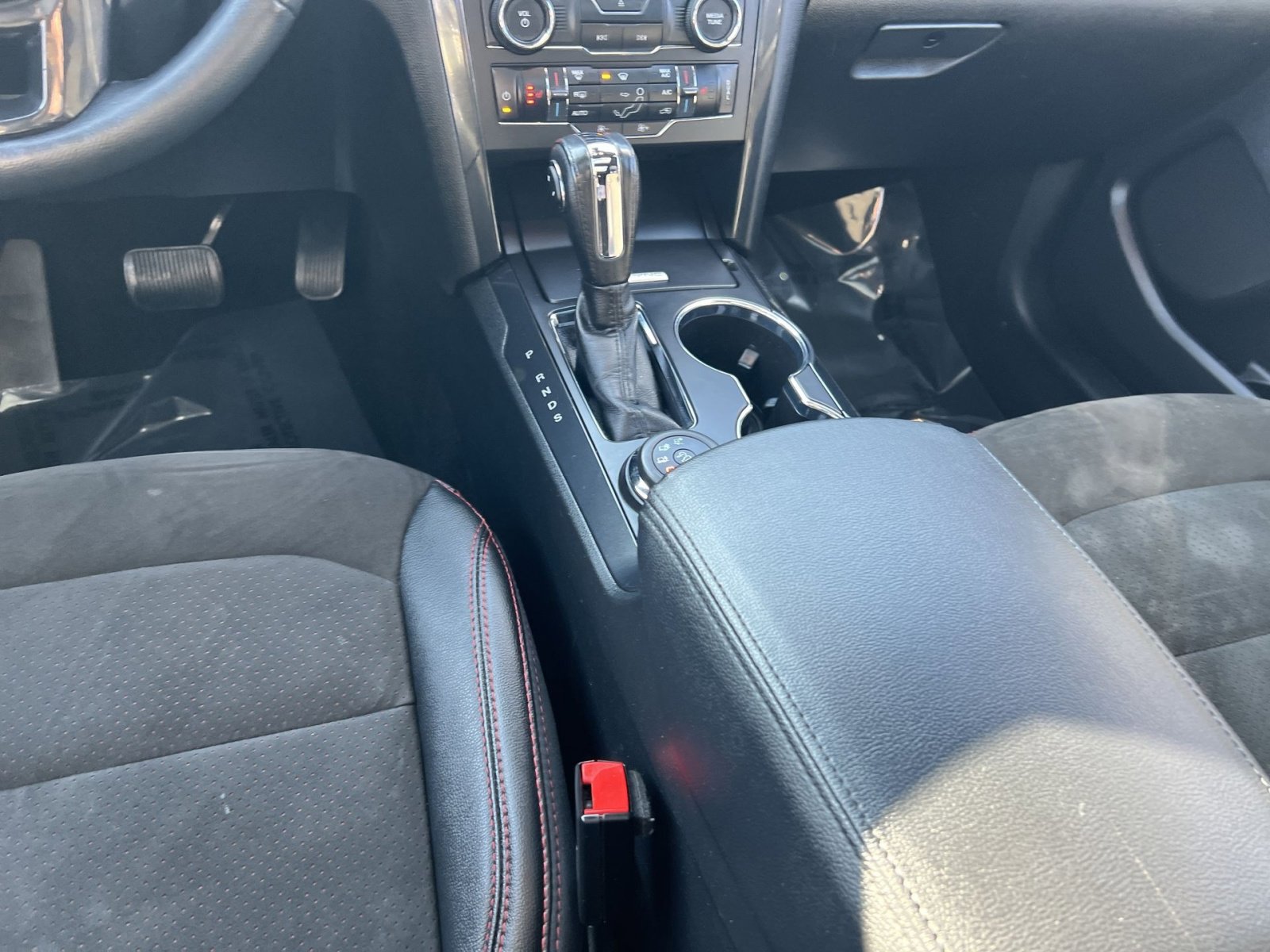 Used 2018 Ford Explorer XLT w/ Equipment Group 202A image 23