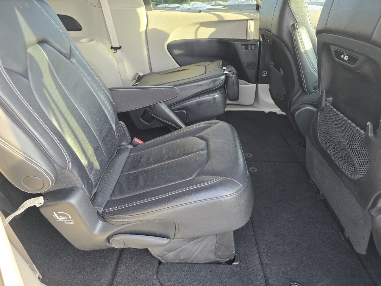 Used 2022 Chrysler Pacifica Touring-L image 19