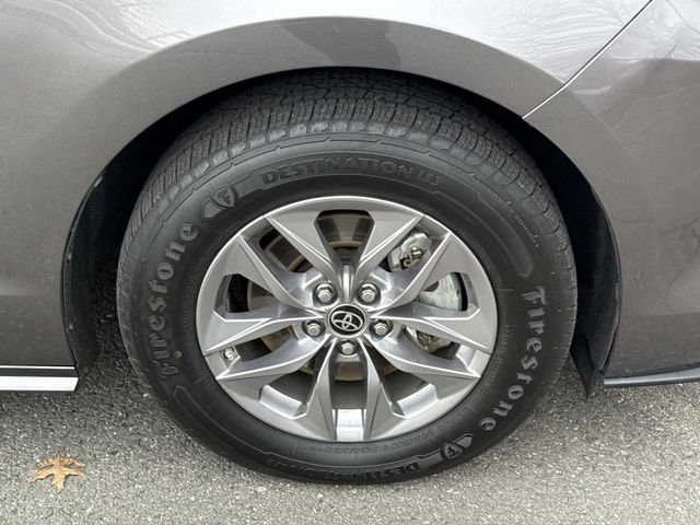 Used 2021 Toyota Sienna XLE w/ XLE Plus Package image 7