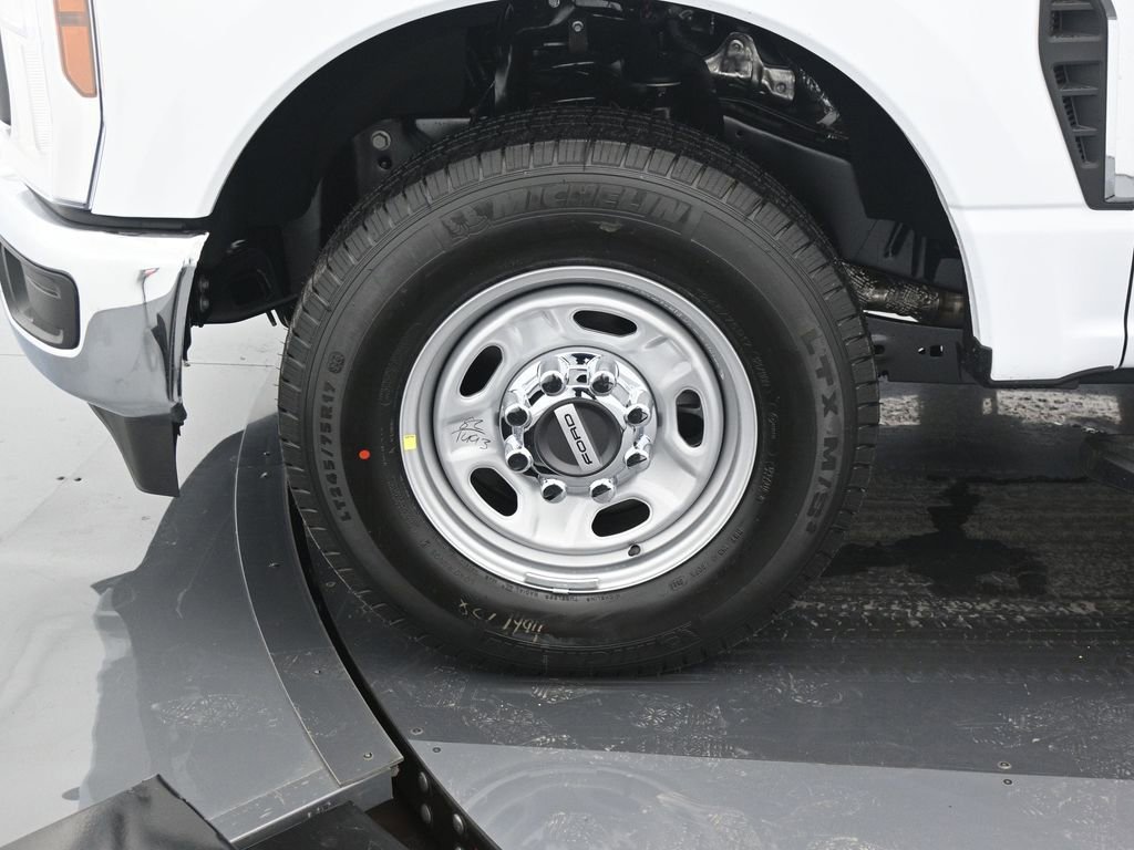 New 2026 Ford F250 XL w/ XL Chrome Package image 15