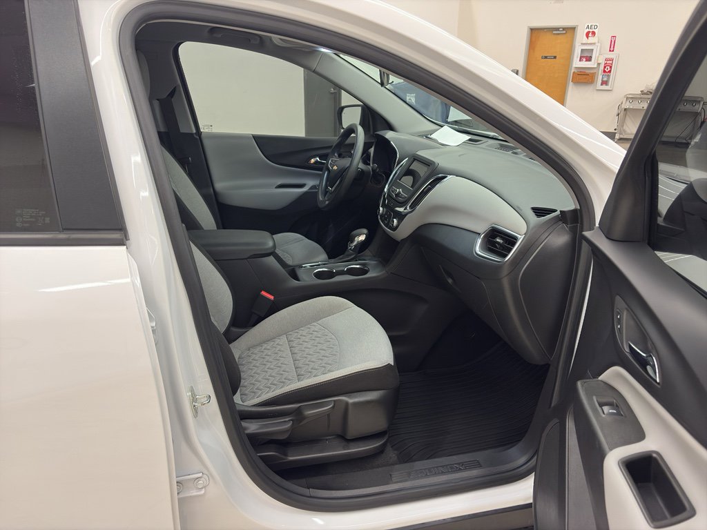 Used 2023 Chevrolet Equinox LS image 19