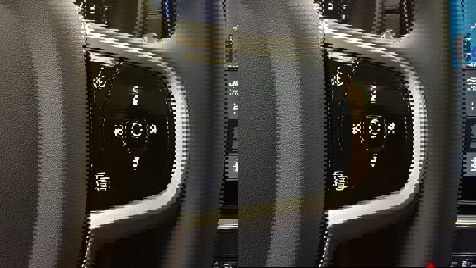 New 2026 Volvo XC90 B6 Plus w/ Protection Package Premier image 14