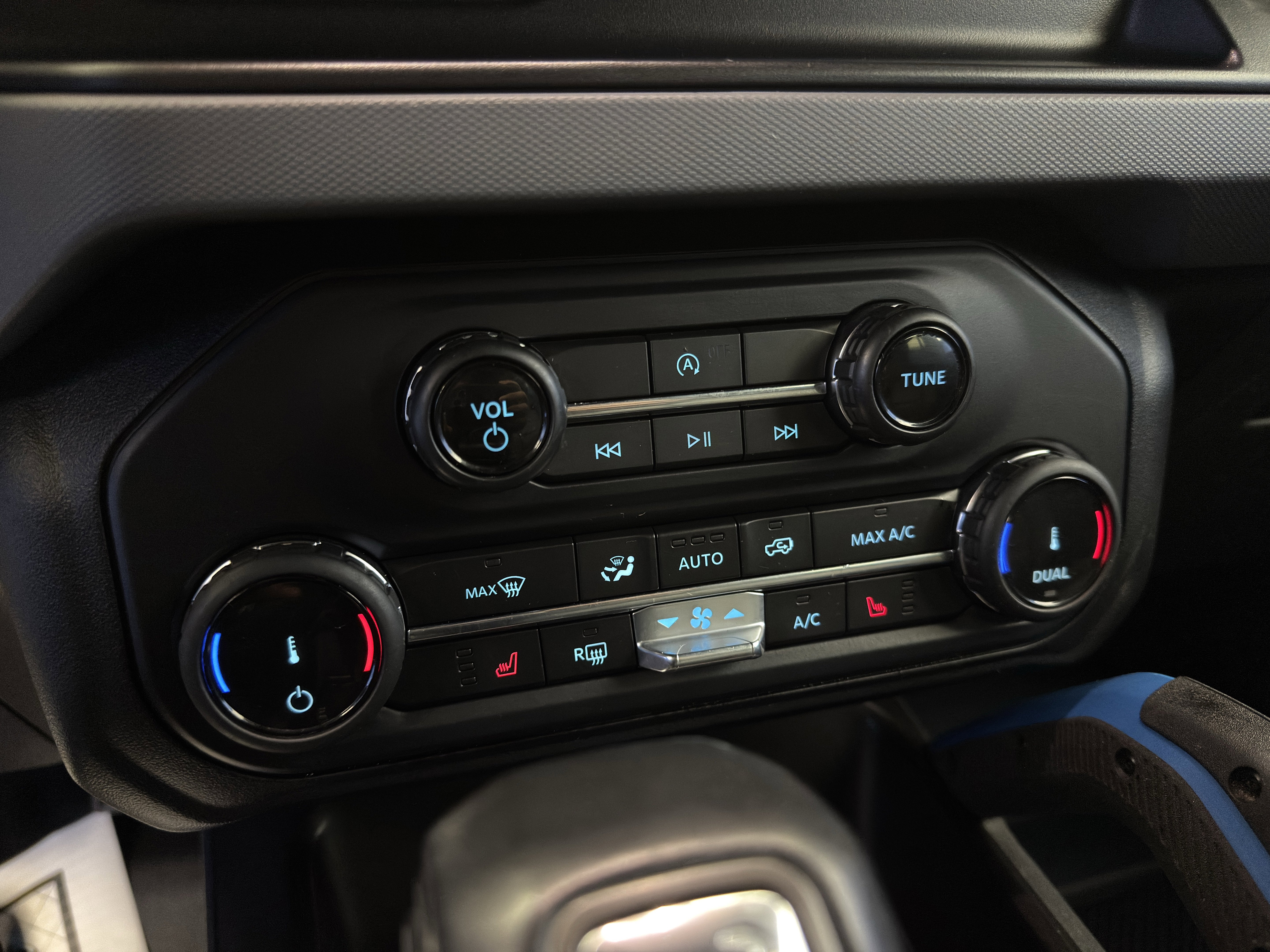 Used 2022 Ford Bronco Black Diamond image 22