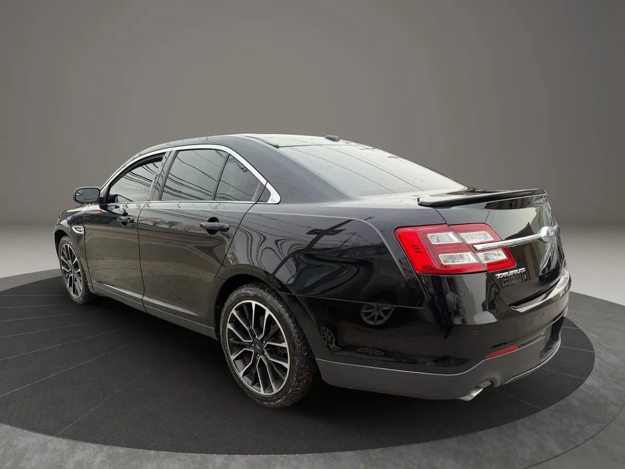 Used 2018 Ford Taurus SEL w/ Equipment Group 201A image 7