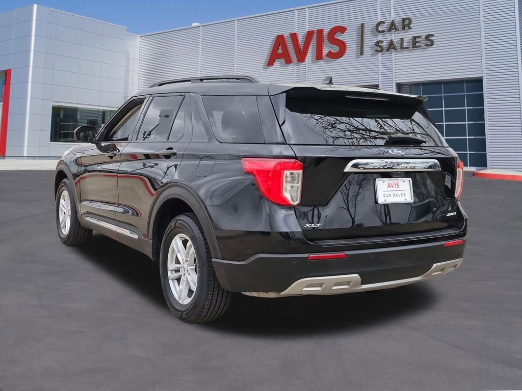 Used 2024 Ford Explorer XLT w/ Equipment Group 202A image 3