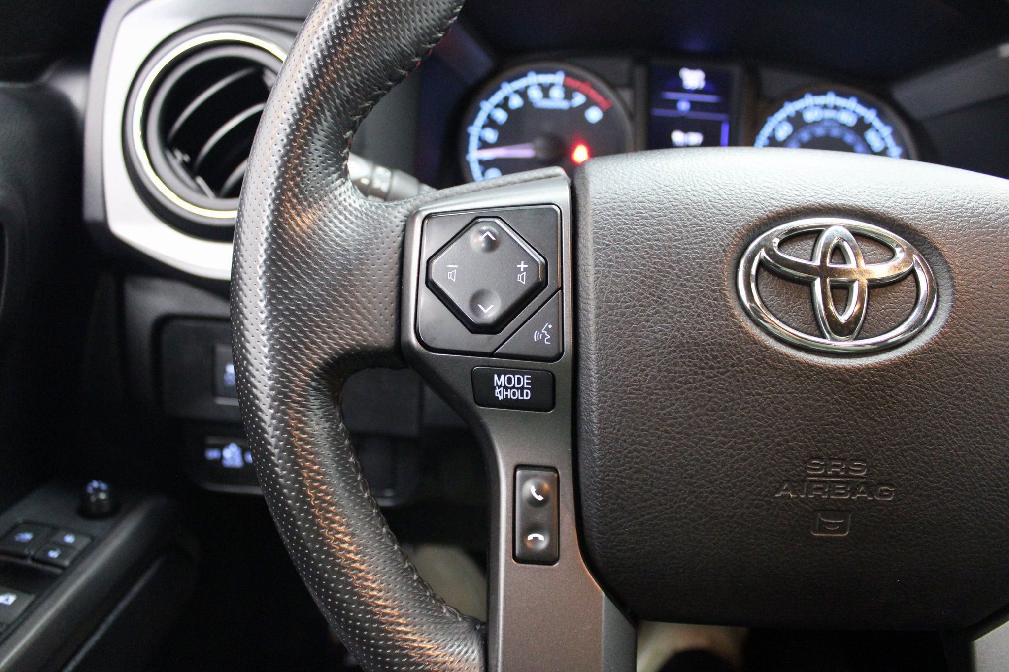 Used 2021 Toyota Tacoma TRD Off-Road w/ Technology Package AWD/4WD image 36