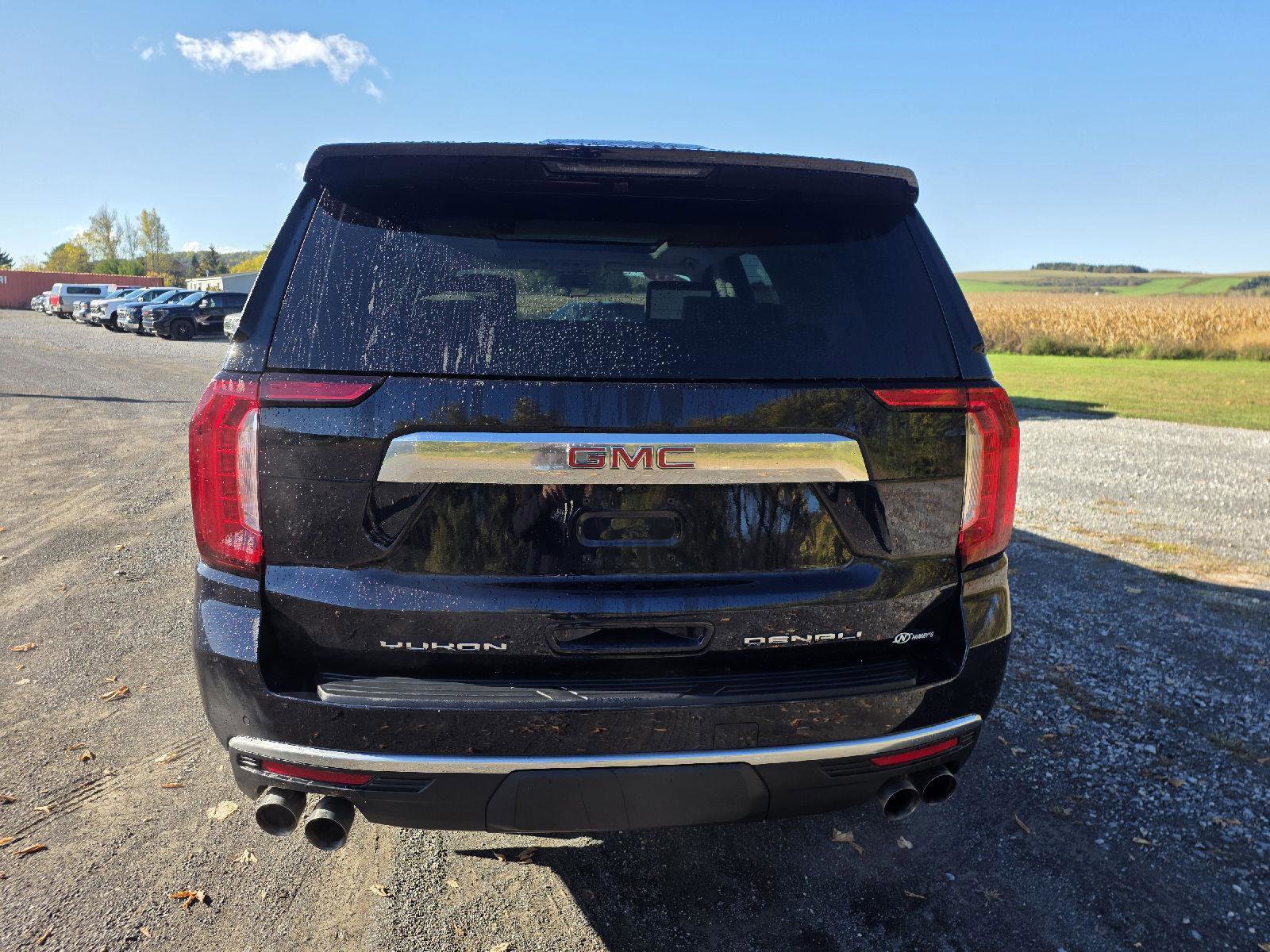 Used 2023 GMC Yukon Denali w/ Advanced Technology Package image 4