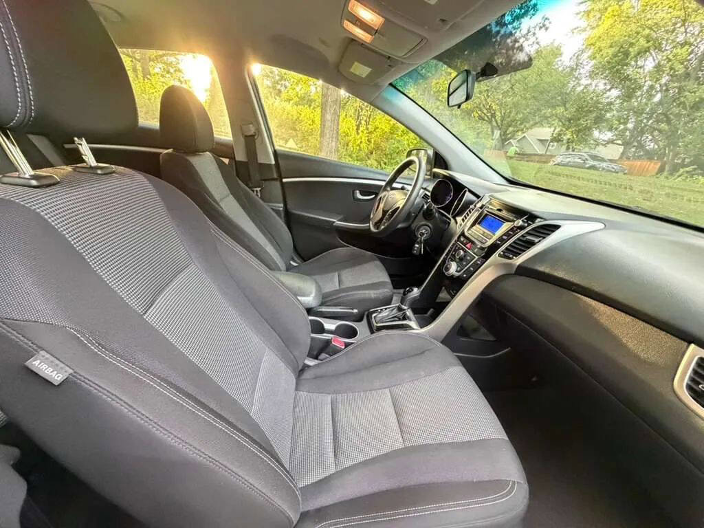 Used 2016 Hyundai Elantra GT image 17