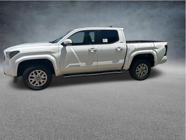 Used 2025 Toyota Tacoma SR5 AWD/4WD image 4
