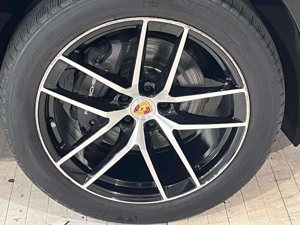 Certified 2023 Porsche Macan AWD/4WD image 16