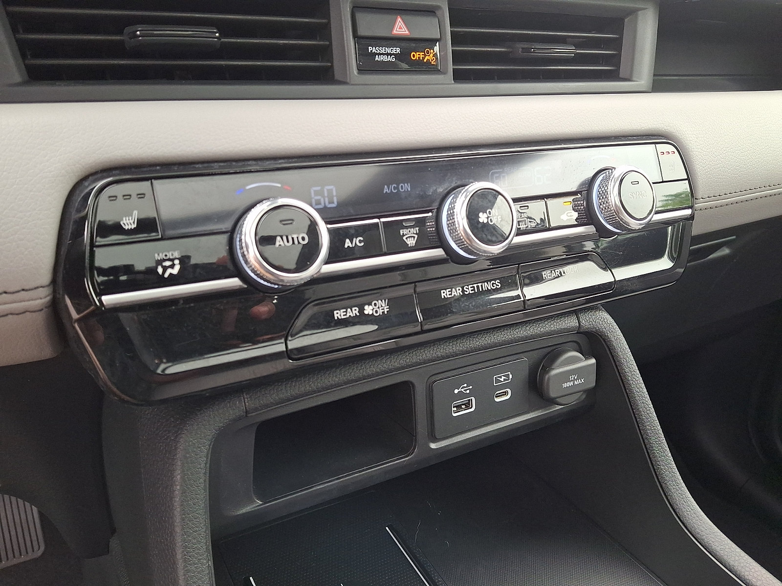 Used 2025 Honda Pilot Touring image 16