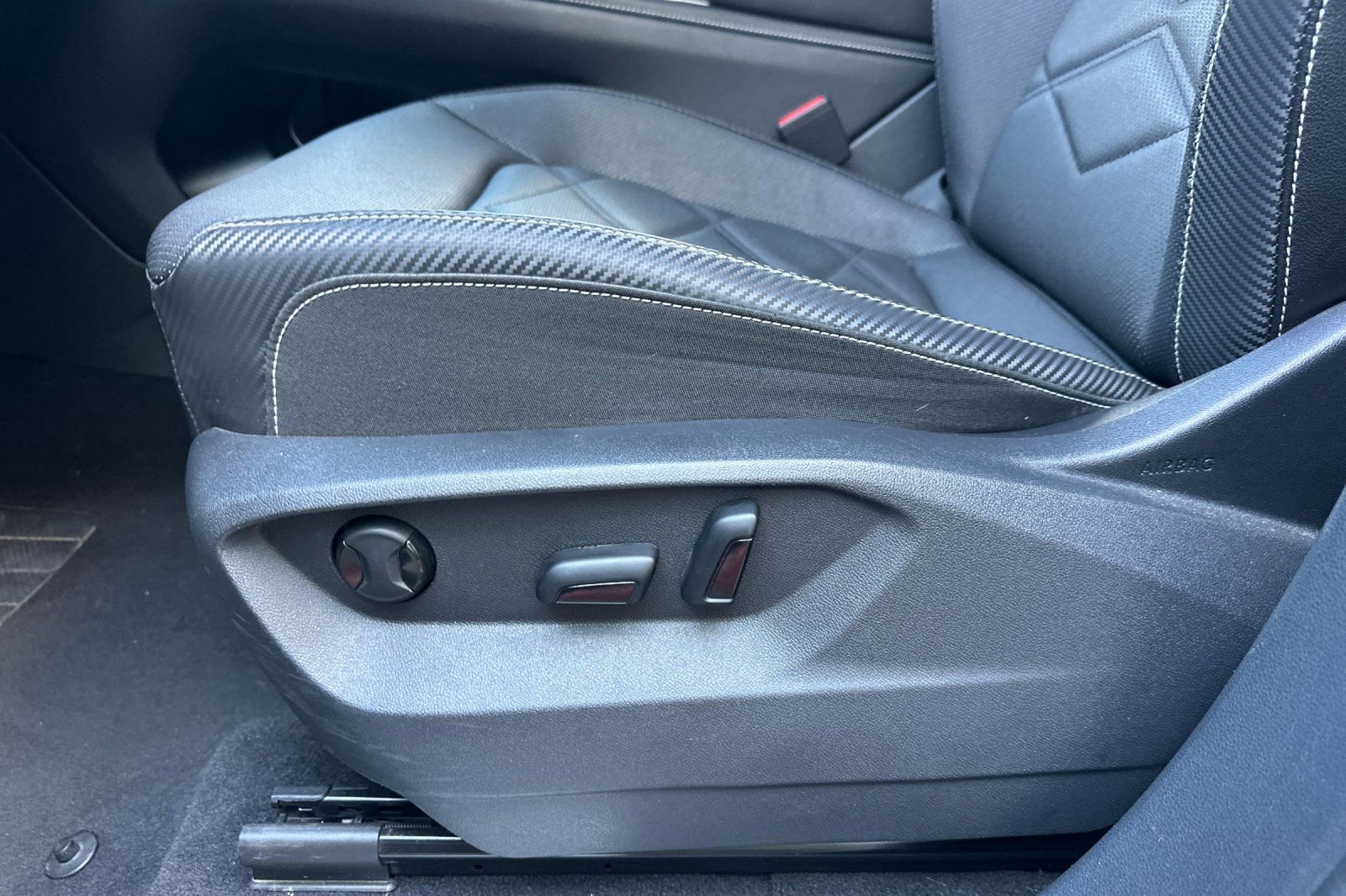 Used 2024 Volkswagen Atlas Cross Sport SE image 13