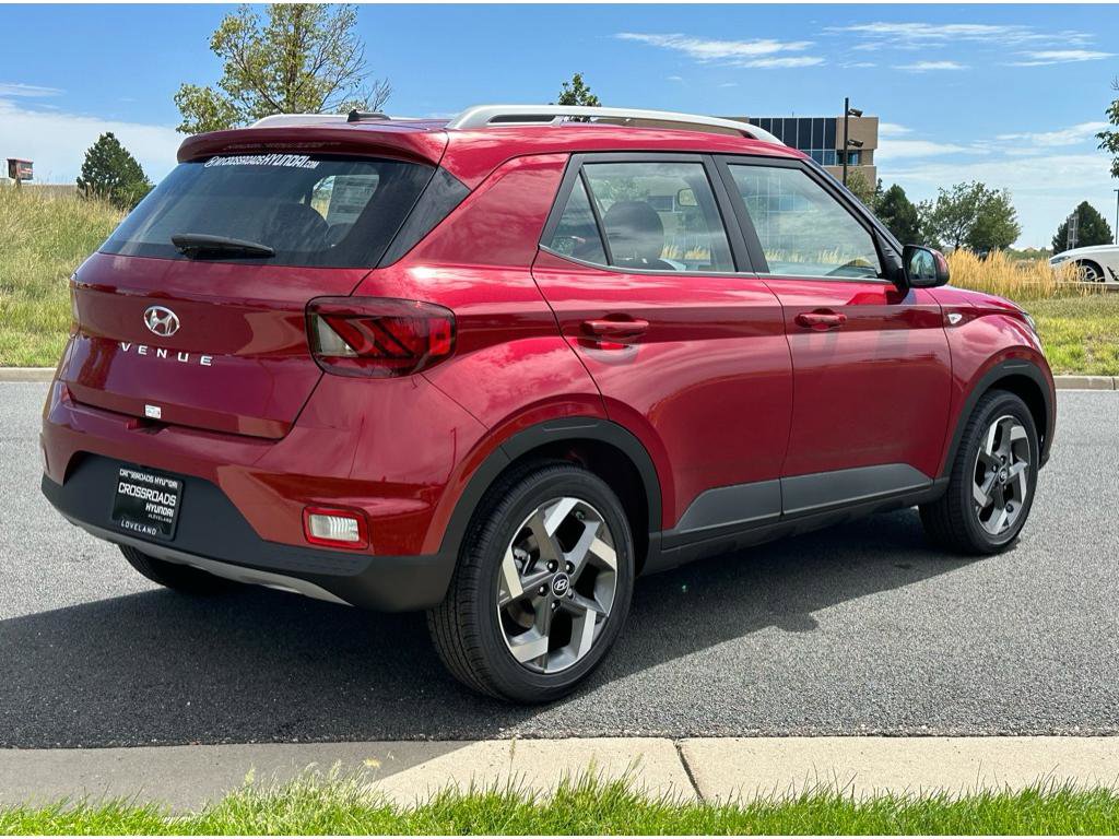 Used 2024 Hyundai Venue Limited image 4