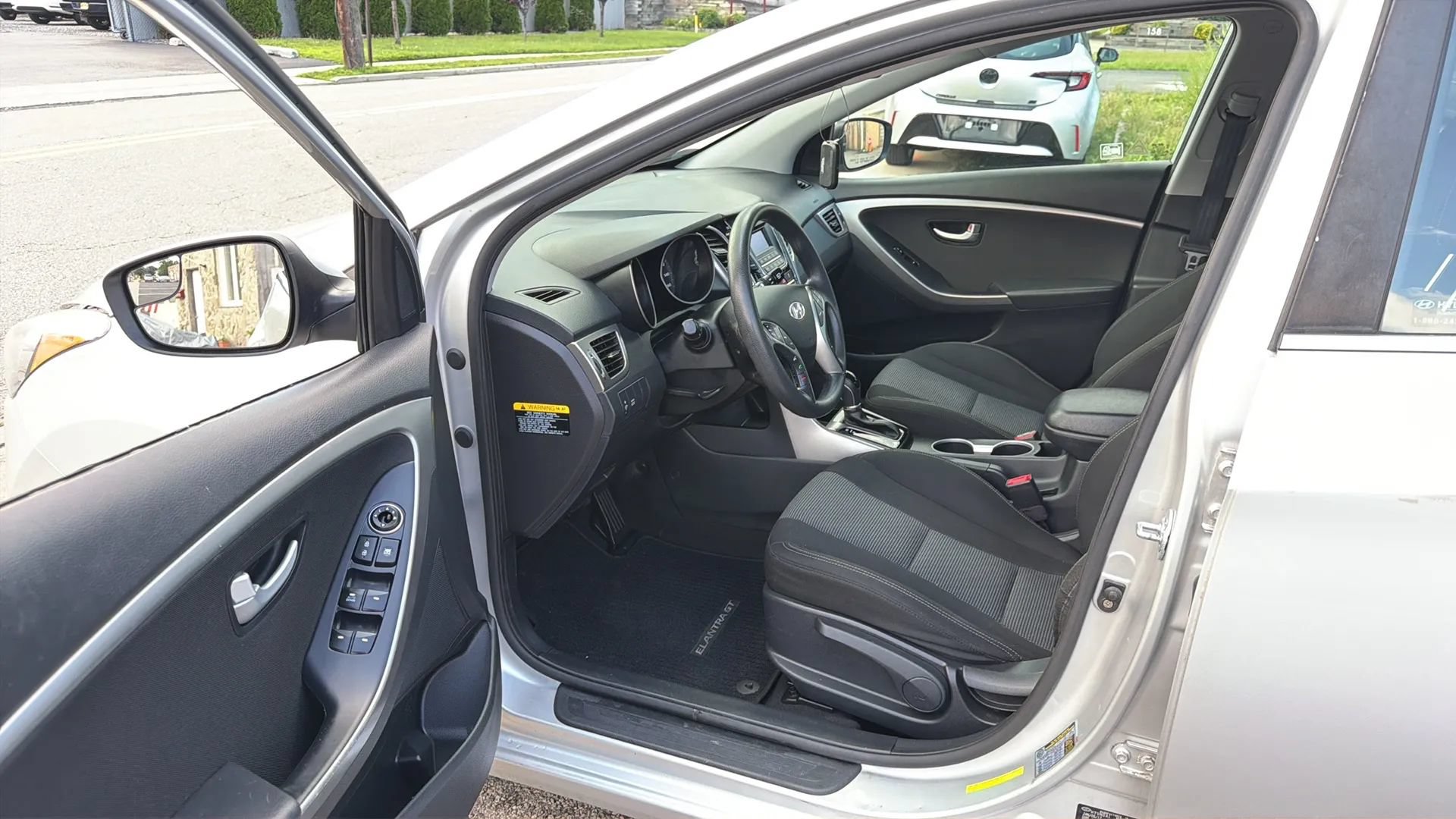 Used 2017 Hyundai Elantra GT FWD image 23