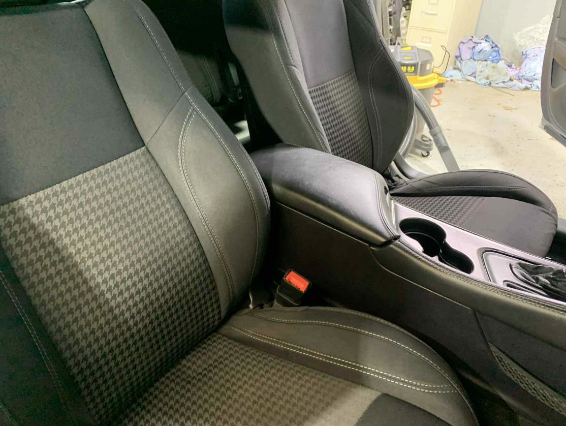 Used 2016 Dodge Challenger SXT image 27