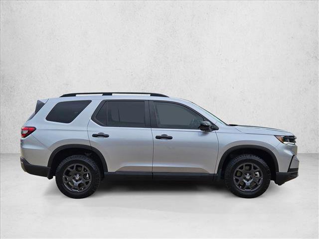 Used 2025 Honda Pilot TrailSport image 4