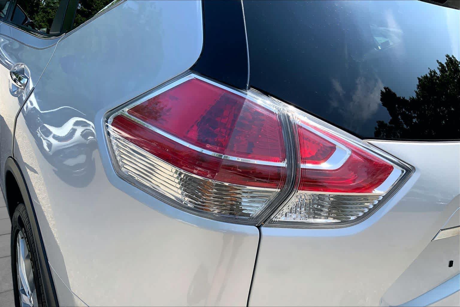 Used 2015 Nissan Rogue SL AWD/4WD image 28