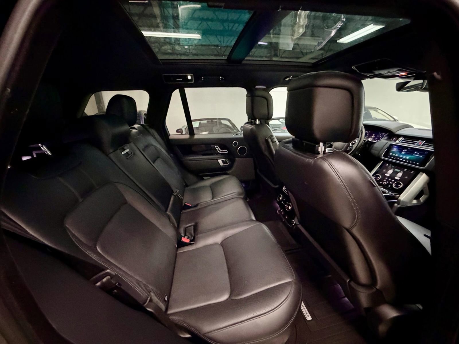 Used 2020 Land Rover Range Rover HSE image 19