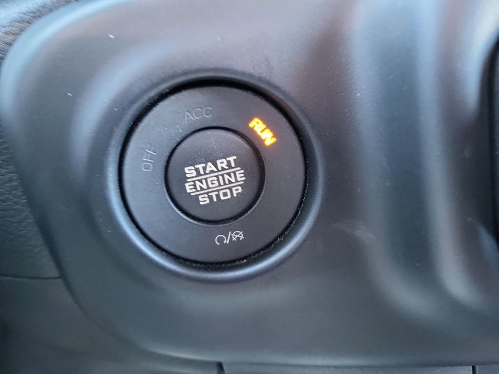 Used 2023 Jeep Wrangler Unlimited w/ Sun & Screen Package image 21