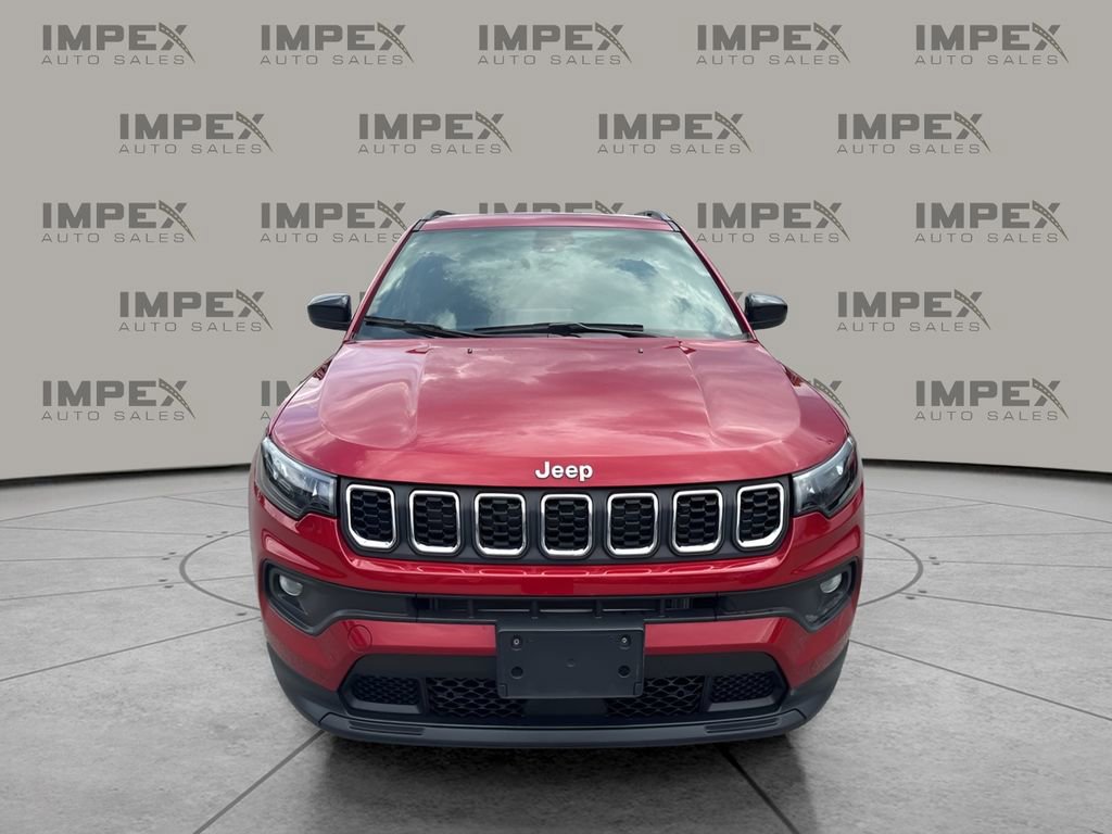 Used 2025 Jeep Compass Latitude AWD/4WD image 8