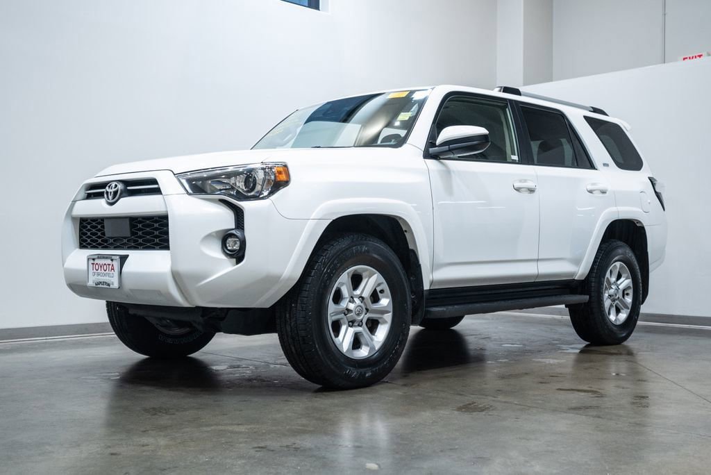 Used 2024 Toyota 4Runner SR5 AWD/4WD image 3
