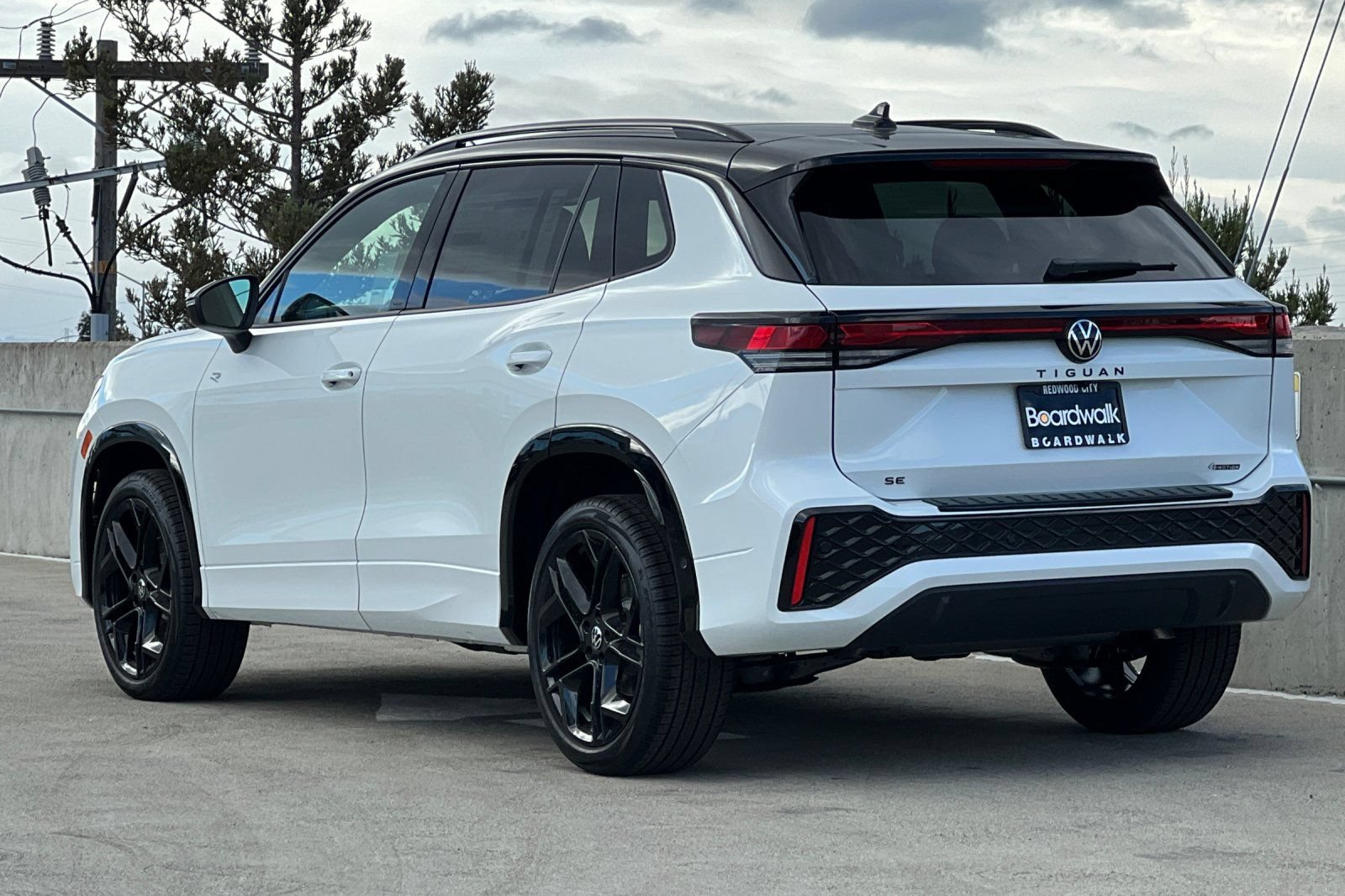 New 2026 Volkswagen Tiguan SE R-Line AWD/4WD image 6