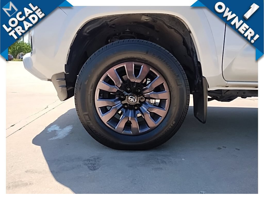 Used 2022 Toyota Tacoma Limited w/ Nightshade Package AWD/4WD image 16