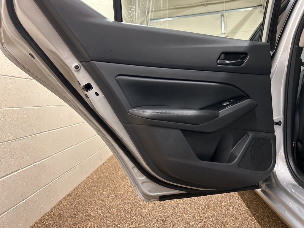 Used 2023 Nissan Altima 2.5 SV image 14