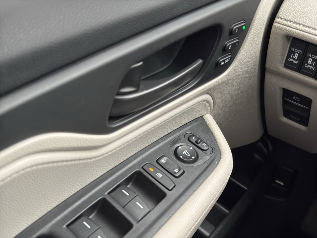 Used 2025 Honda Odyssey EX-L image 30