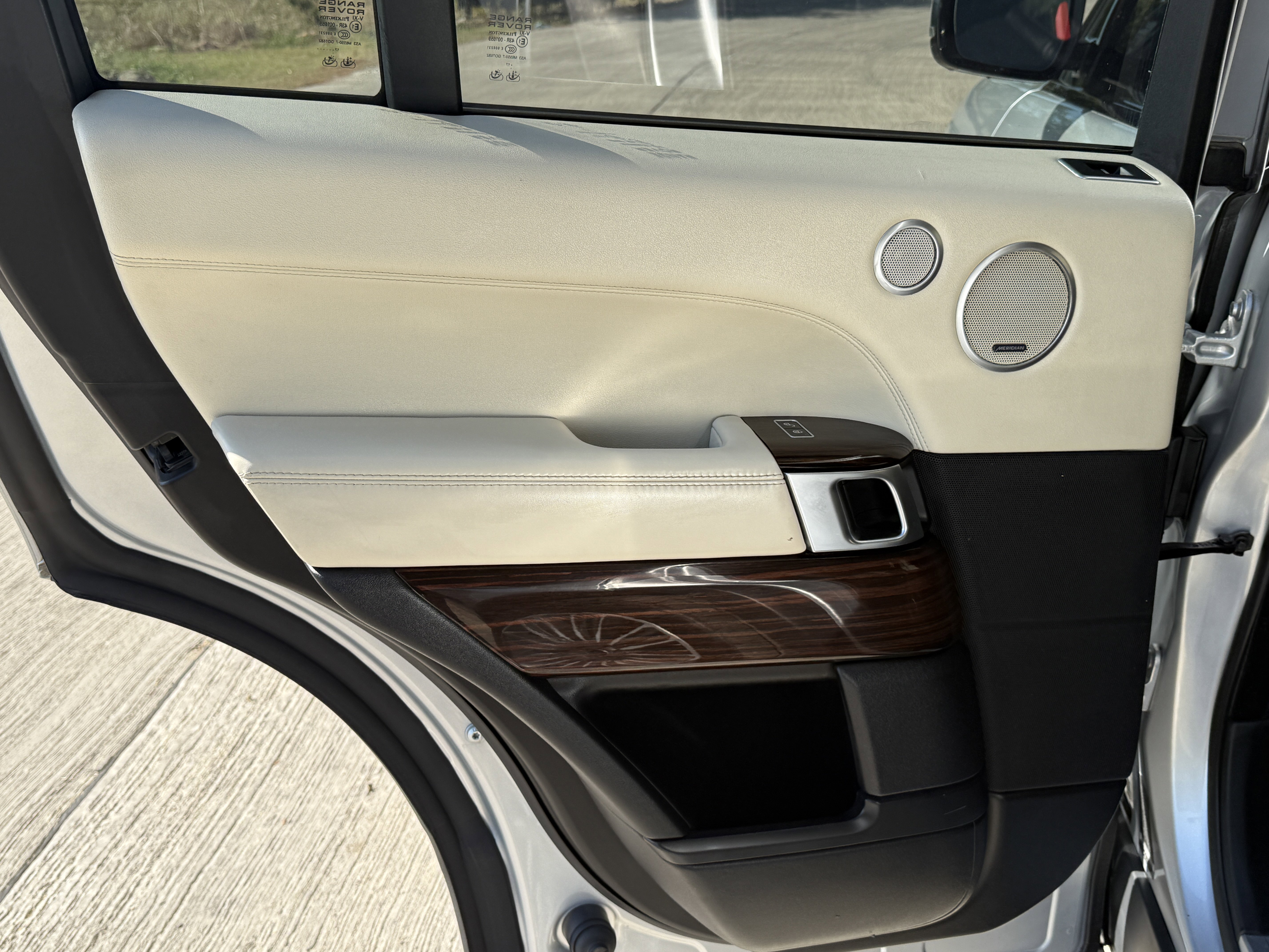 Used 2017 Land Rover Range Rover HSE image 39