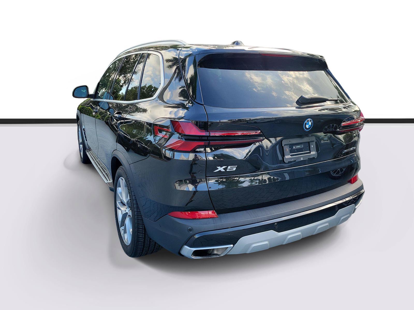 Used 2025 BMW X5 xDrive50e AWD/4WD image 3