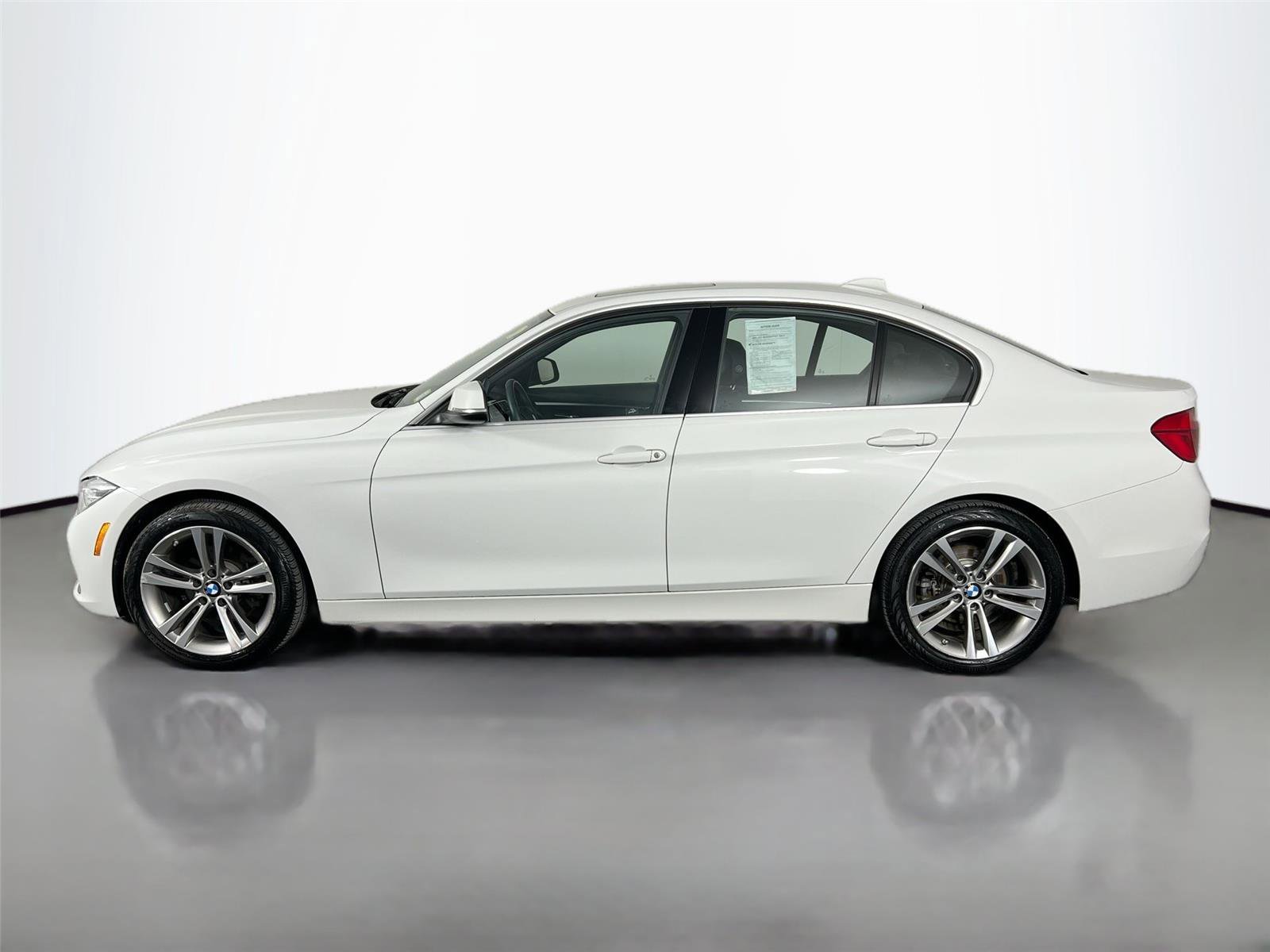 Used 2018 BMW 330i xDrive Sedan w/ Convenience Package image 3