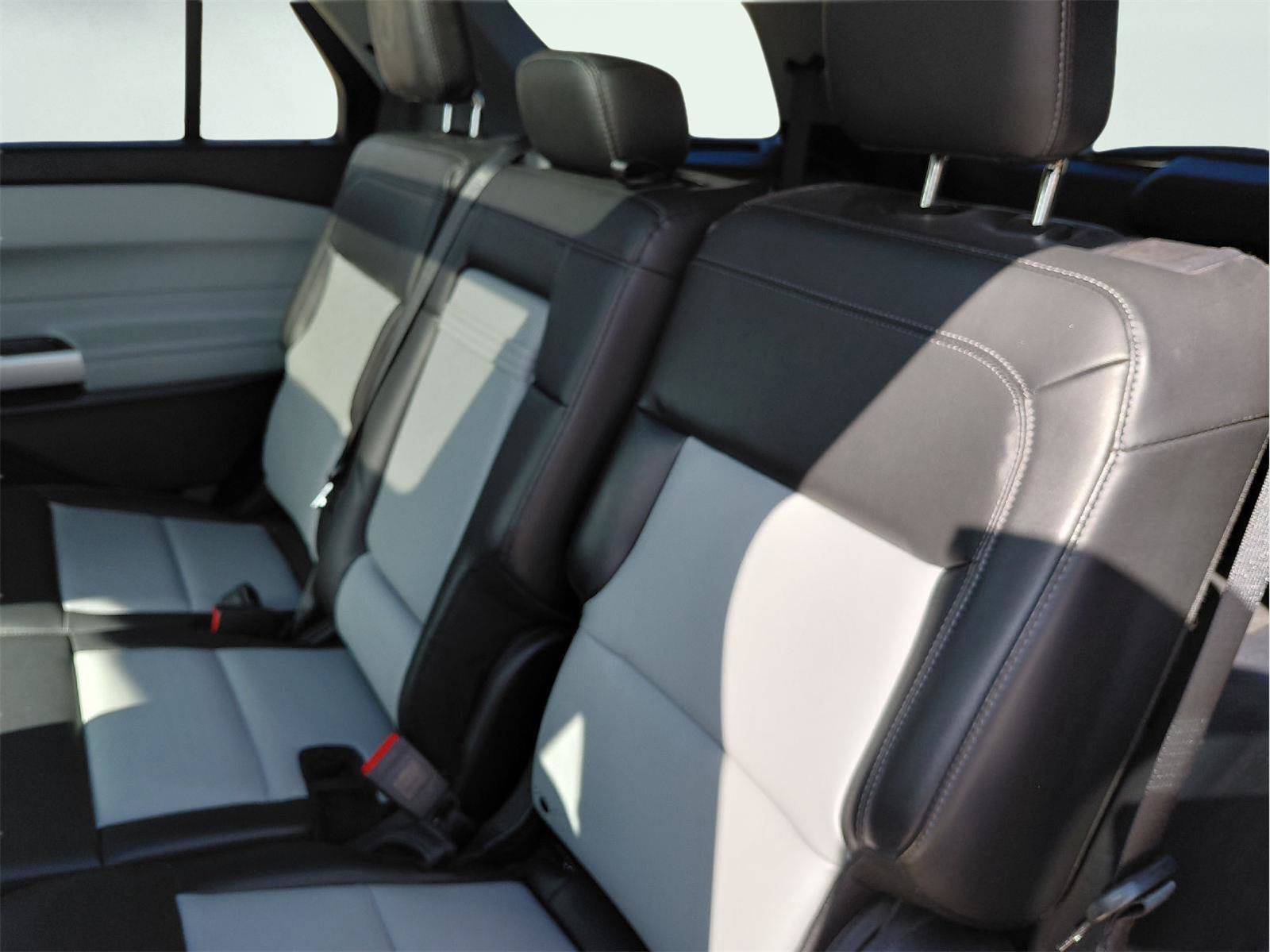 Used 2022 Ford Explorer XLT w/ Equipment Group 202A image 39