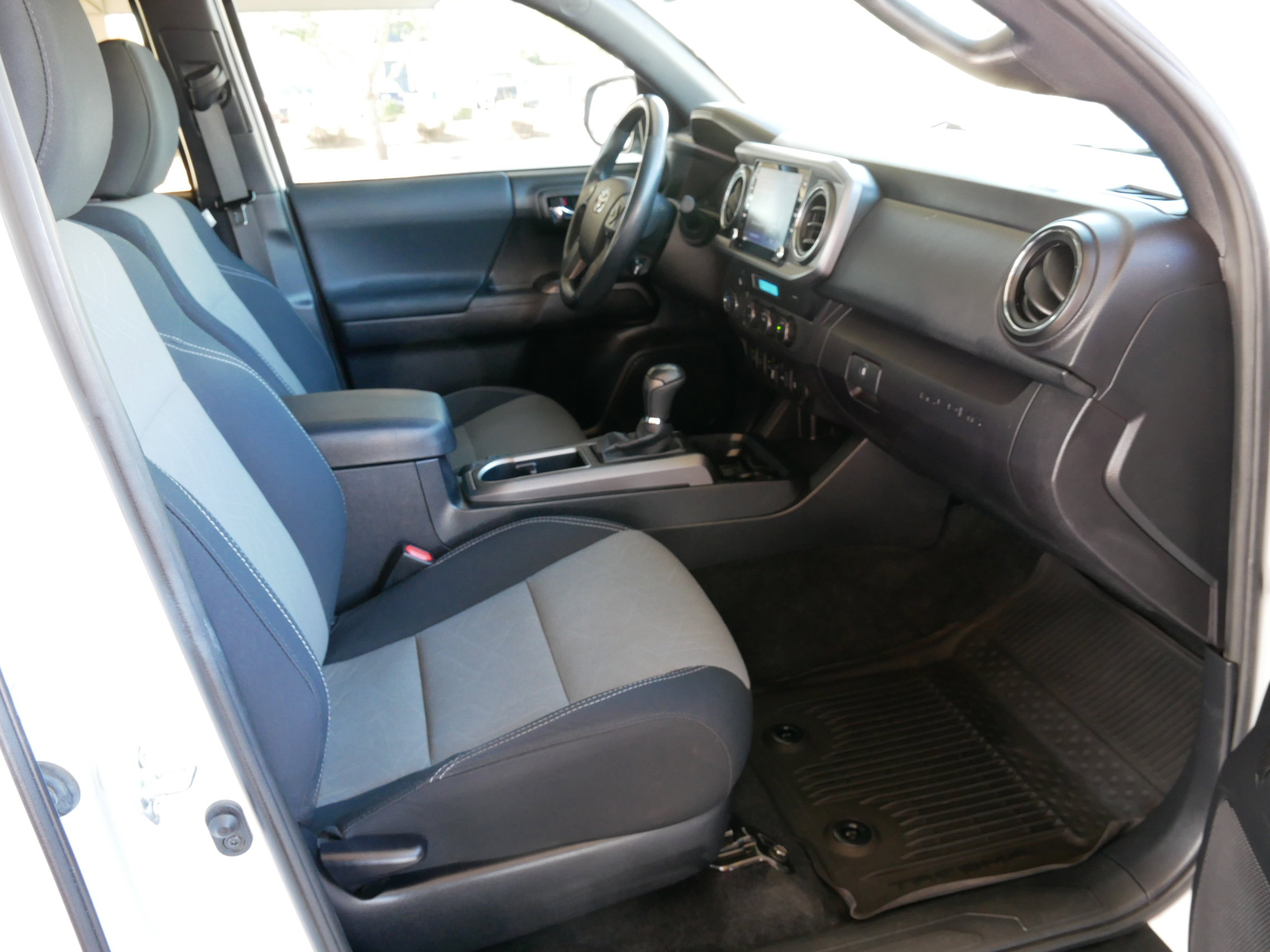 Used 2021 Toyota Tacoma TRD Off-Road w/ Technology Package image 10