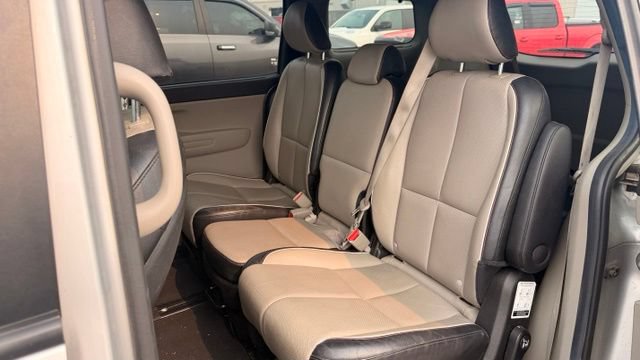 Used 2021 Kia Sedona EX FWD image 14